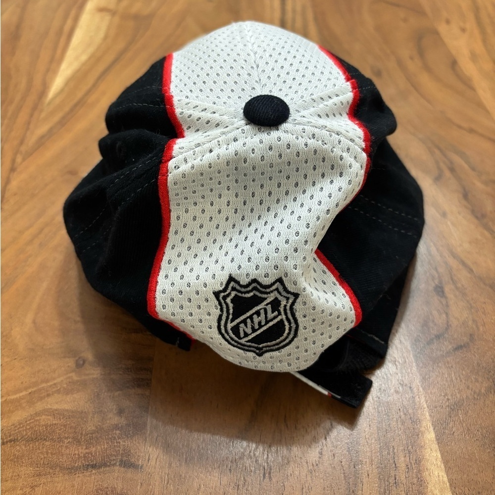 CCM Calgary Flames Vintage Hockey Cap Black Red NHL - Picture 4 of 9
